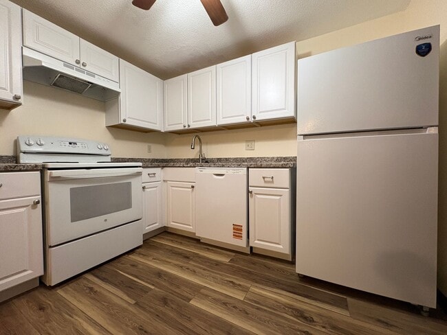 Photo - Beautifully updated 2 bedroom condo in Dracut MA