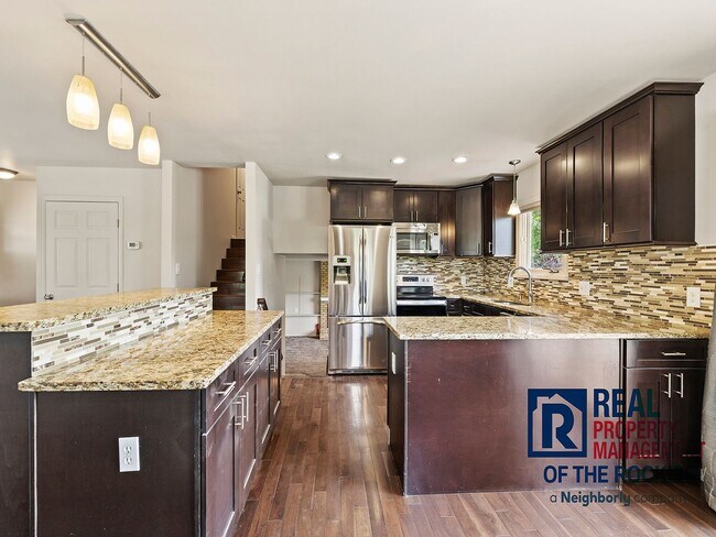 4 Bed 3 Bath Tri Level in Prime - Image