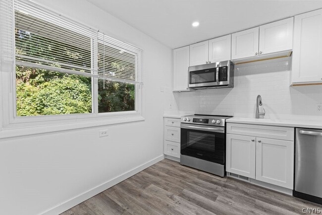 Photo - 330 Draper Ave