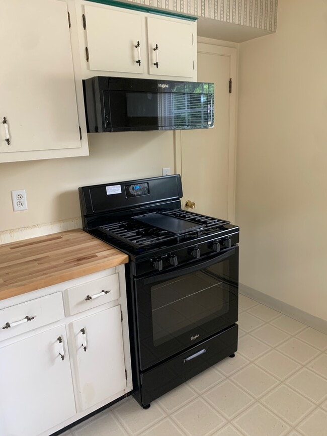 Photo - 219 Eisenhower Dr Unidad 3