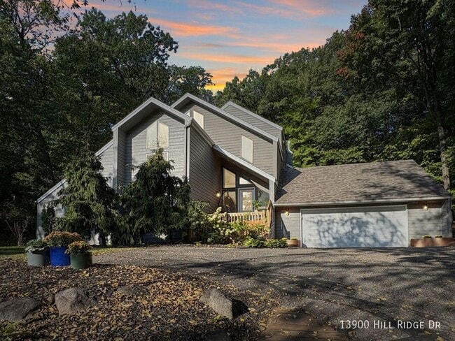 Building Photo - 13900 Hill Ridge Dr Rental