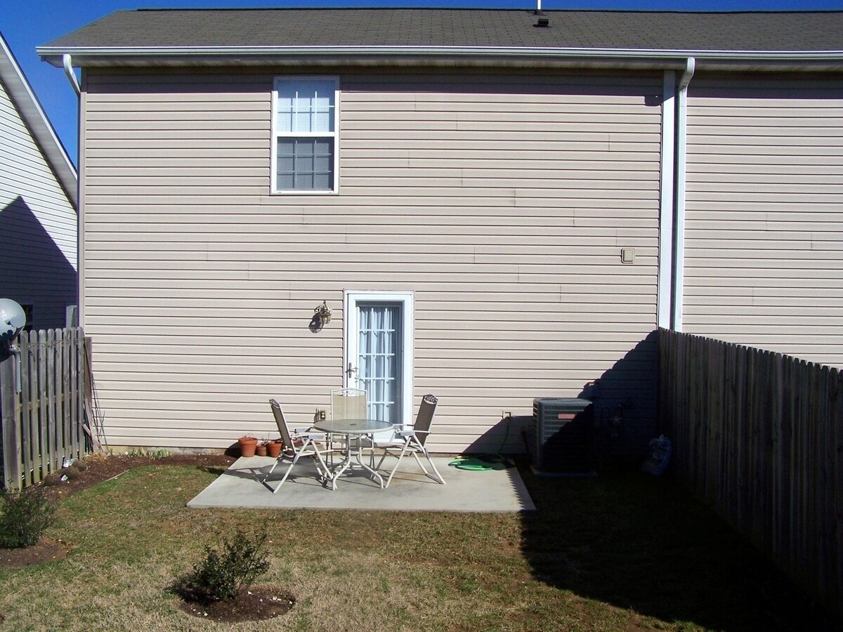 Photo - Stunning 2-Bed, 2-Bath Townhouse with 2-Ca...