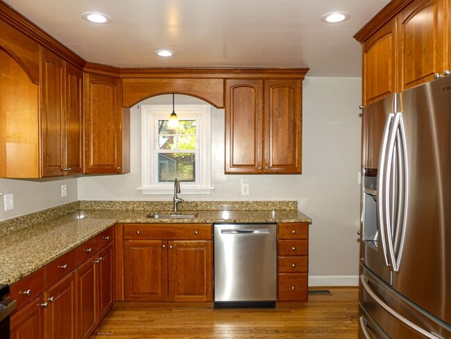 Photo - 903 Crestview Dr