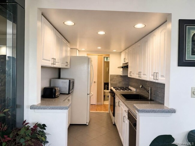 Photo - 86-11 151st Ave Unit 4K