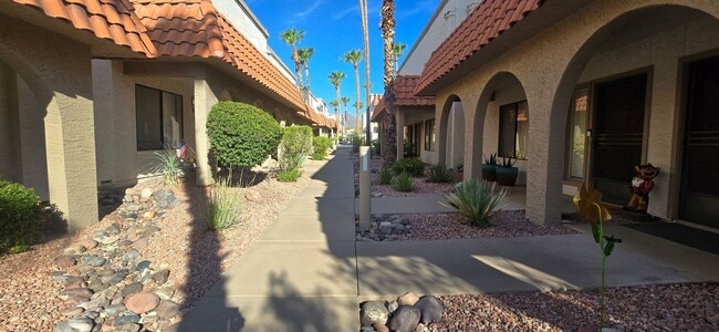 Photo - 16510 E Palisades Blvd Unidad ucpb6
