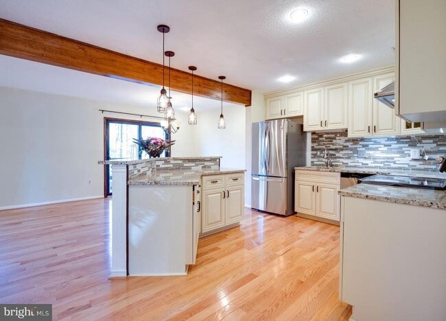 Photo - 2303 Glade Bank Way
