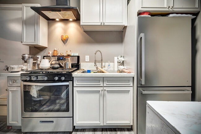 Photo - 6554 Greenbush Ave