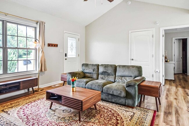Photo - Pet Friendly Three Bedroom!