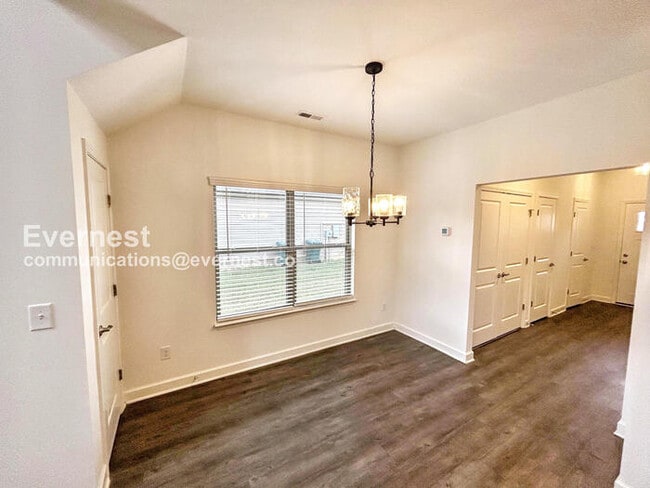 Photo - 787 Coopers Way