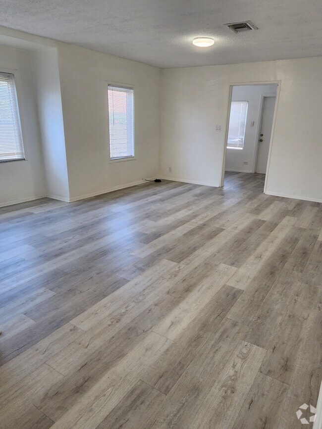 Building Photo - 2466 Lincoln St Rental