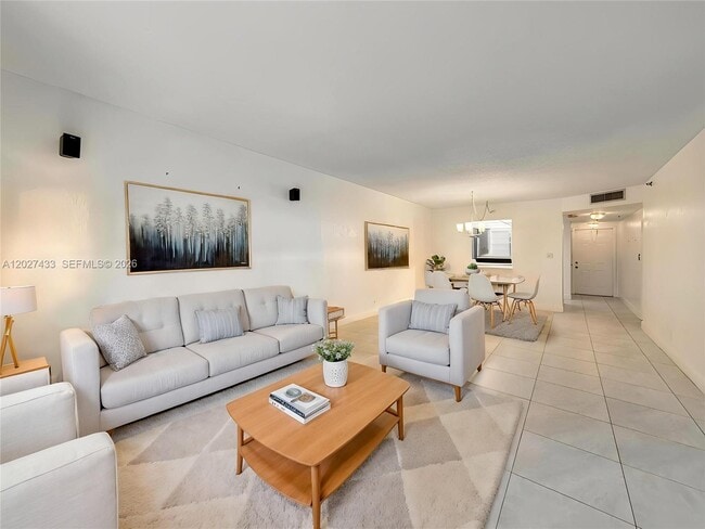 Building Photo - 3300 W Rolling Hills Cir Unit 509