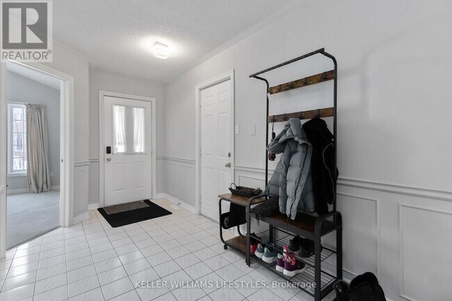 Photo - 617 Wharncliffe Rd S