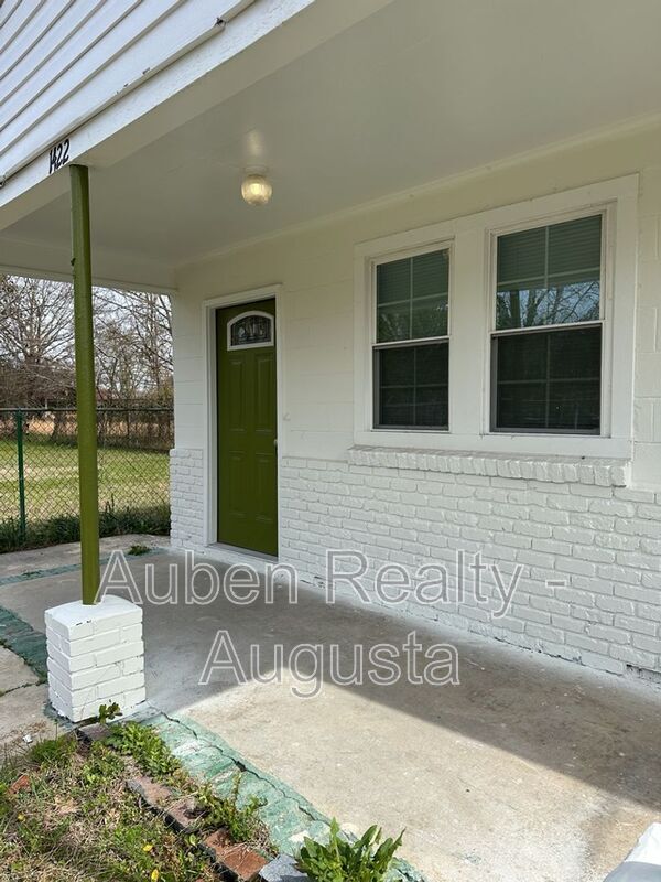 Photo - 1422 Clay St