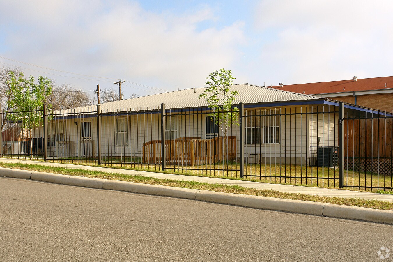 Peery Plaza - Peery Plaza