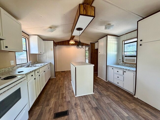 Photo - 3 bedroom/ 2 bath in Lakeland