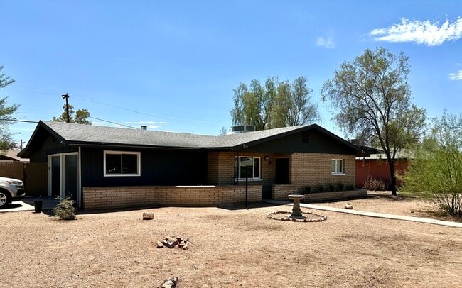 Building Photo - Totally remodeled home in prime Tempe Loca...