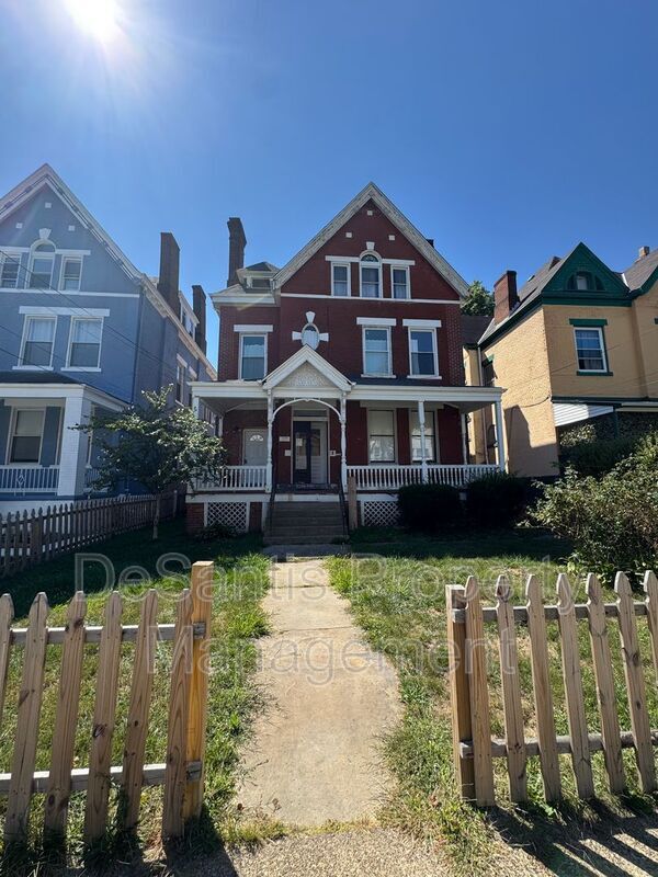 Building Photo - 5498 Hayes St Unit #2