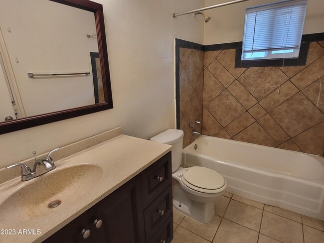 Photo - 1851 E Yale St