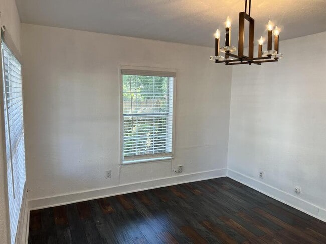 Photo - 146 Eross St