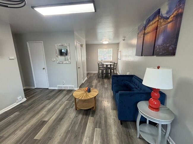 Photo - Colonial Park Townhomes