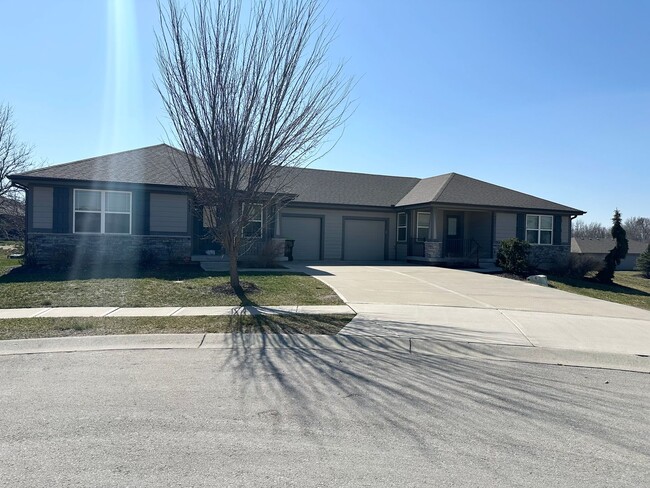 Building Photo - 2 Bed | 2 Bath | 1 Car Attached Villa with Unfinished Basement