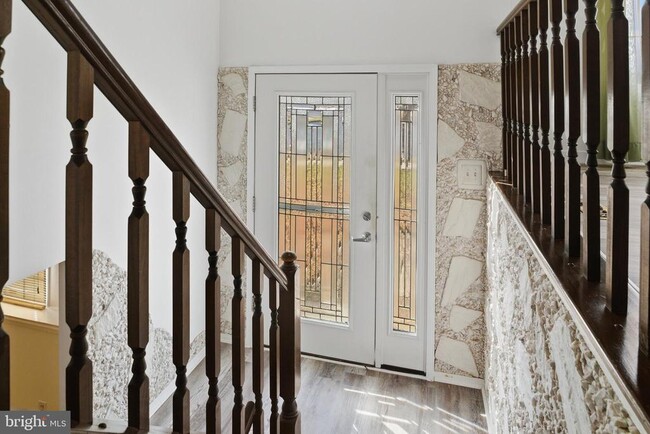 Building Photo - 26 Dover Ln