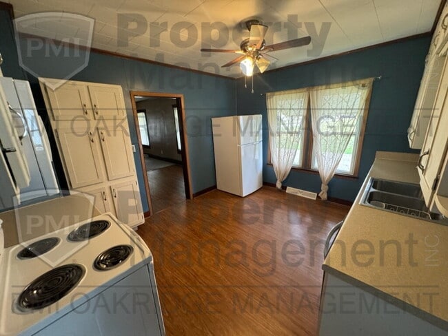 Photo - Country 2 Bedroom Apartment with 1 Car Garage