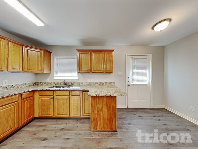 Photo - 185 Trout St