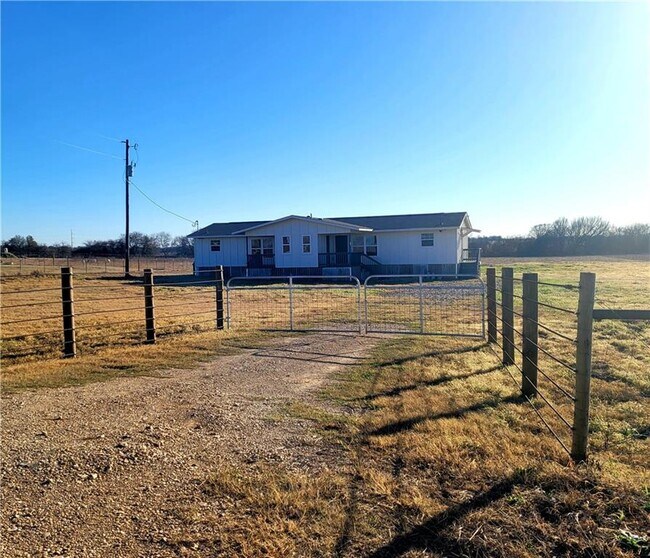 765 Ivy Switch Rd Townhome For Rent in Luling, TX