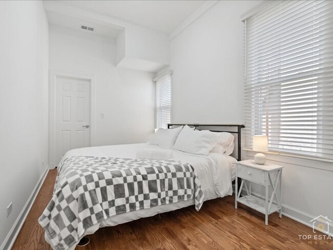 Photo - 3529 S Indiana Ave Unidad 1