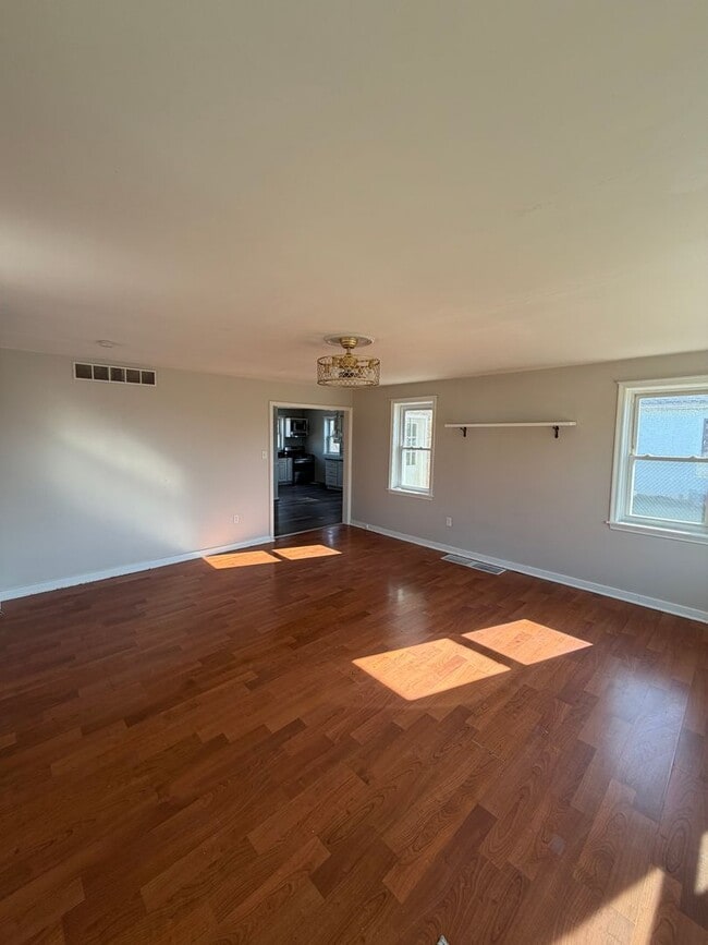 Photo - 35 Benjamin Franklin Hwy