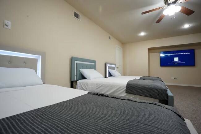 Photo - 5625 Dolores St