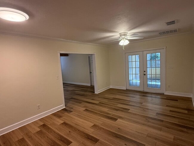 Photo - 2031 Charter Oaks Dr