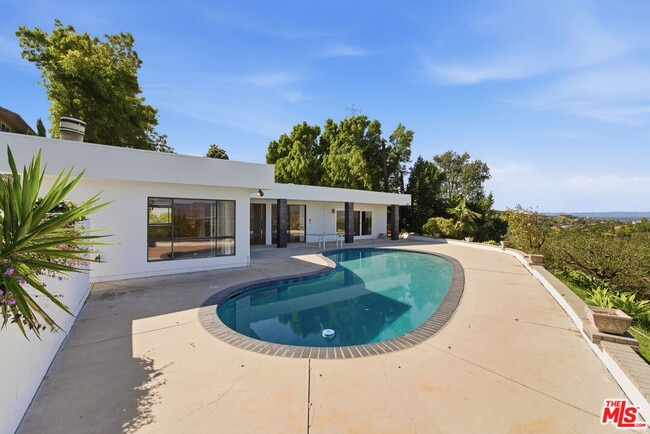 3329 Dona Rosa Dr
