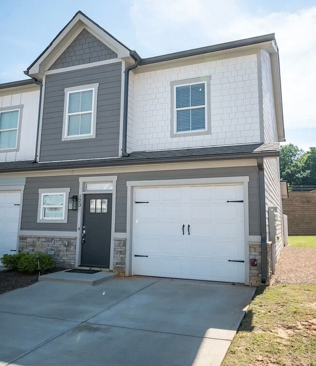 Building Photo - 123 Magnolia Pl