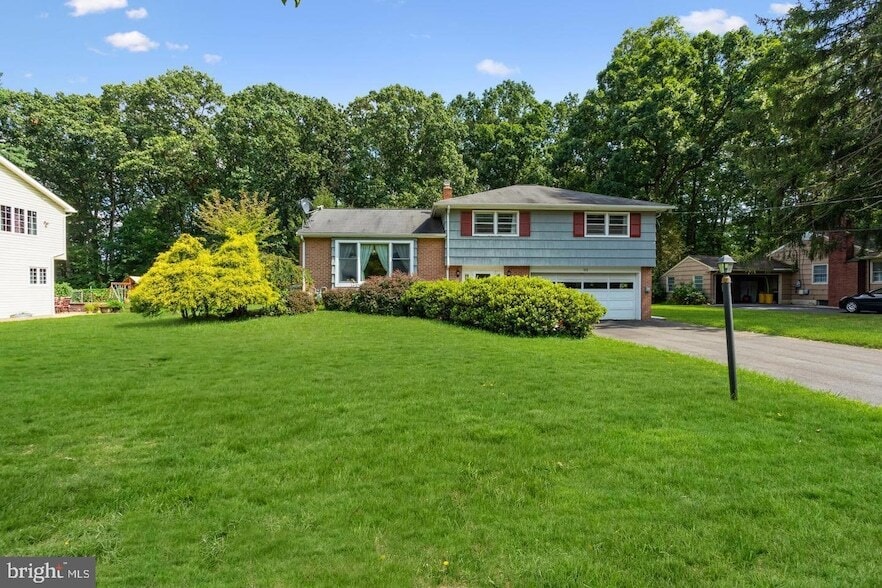 Photo - 318 Oak Ln