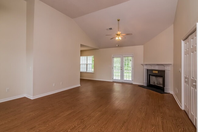 Photo - 816 Thomas Bay Ct