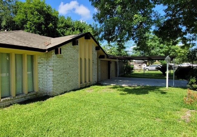 Photo - 11001 Sherry Ln