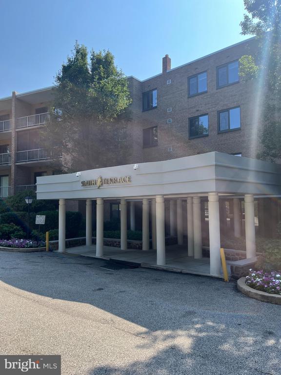 Building Photo - 1637 Oakwood Dr Unit CONDO 113