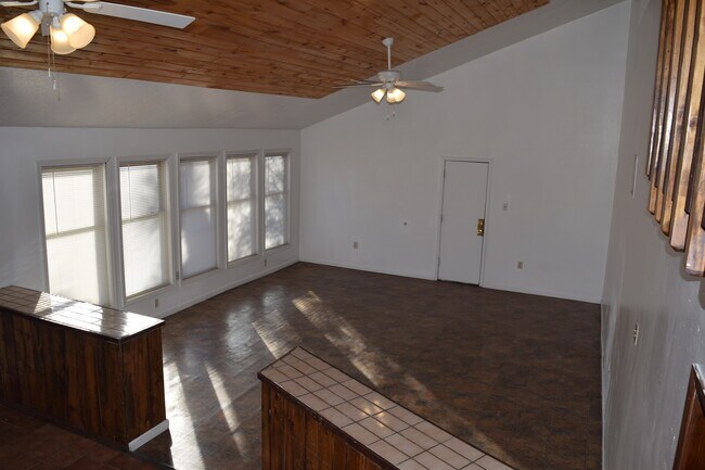 Photo - 1937 Sunshine Ter SE Unit B