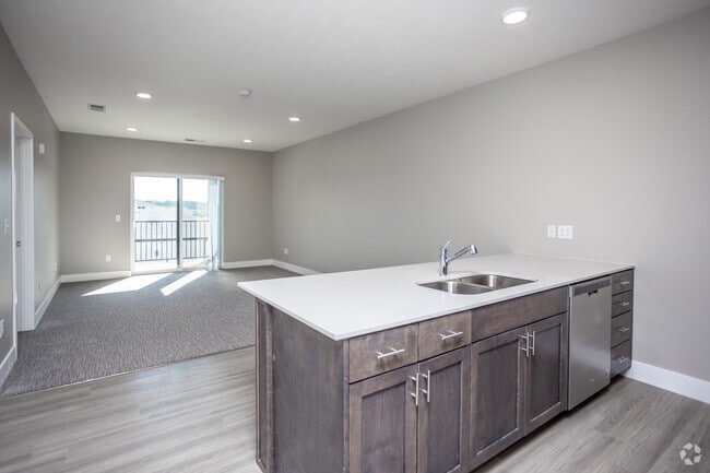 1BR, 1BA - 744-753 SF