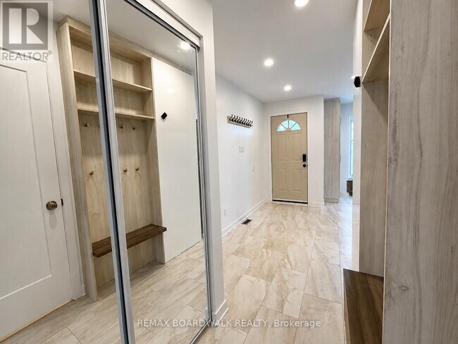 Photo - 4396 Whittaker Crescent