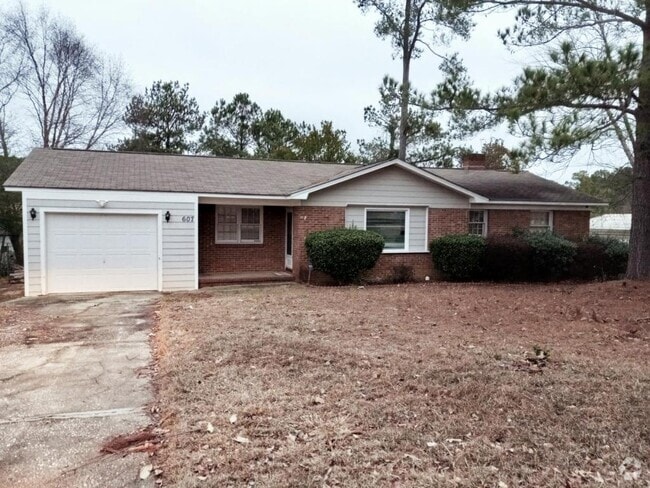 Building Photo - 607 Dandridge Dr Rental