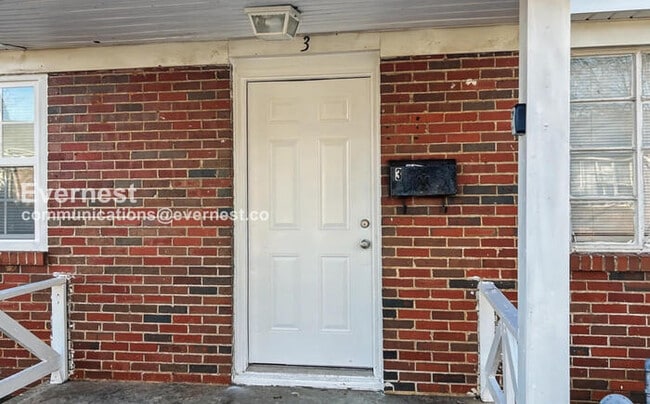 Building Photo - 1018 4th Ave W Unit 3