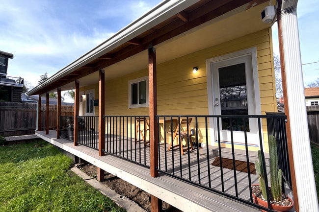 Building Photo - 3983 2nd Ave