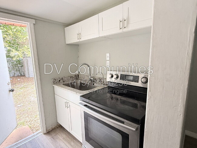 Photo - 1426 10th St W