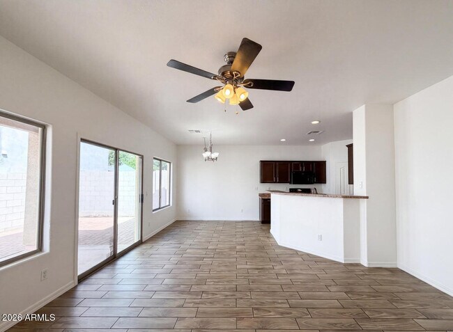 Photo - 606 W Beautiful Ln