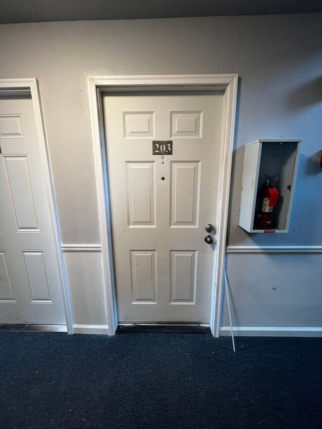 Building Photo - Myers Court Unit Myers3310  203