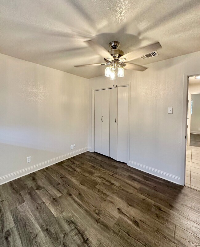 Central Plaza Apartments Early, TX