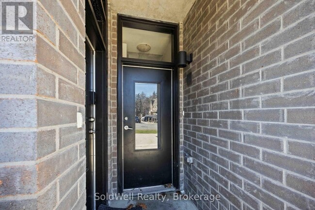 Photo - 266 Finch Ave E